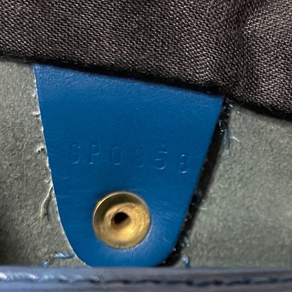 ✅AUTHENTIC ✅Louis Vuitton Epi Speedy 25 Bag - Picture 7 of 16